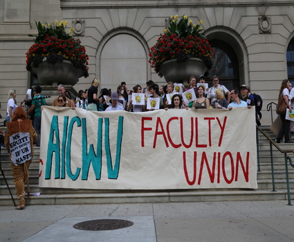 SAIC adjunct professors, lecturers vote to join AFSCME
