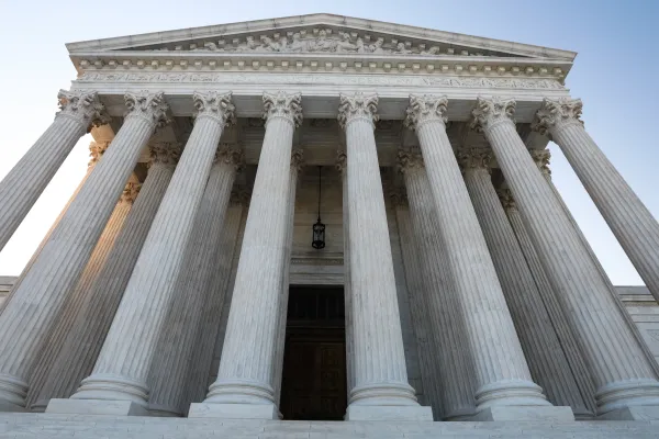 Photo of a courthouse